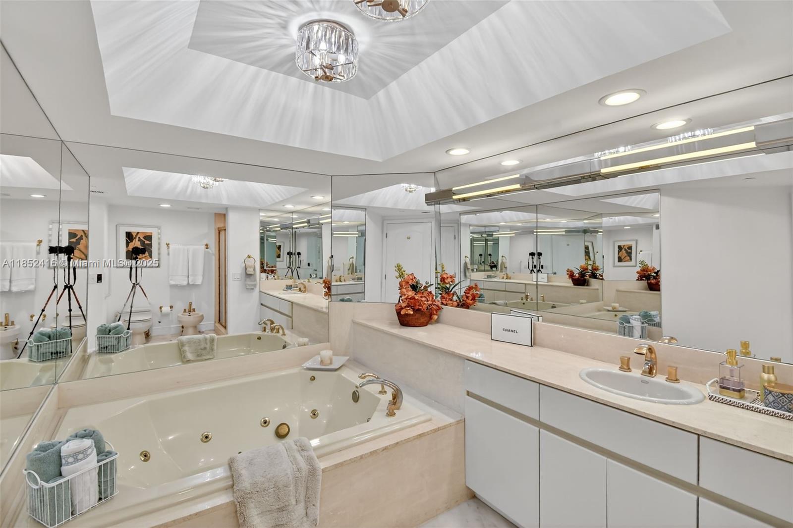 Aventura, Florida, 33160, United States, 2 Bedrooms Bedrooms, ,2 BathroomsBathrooms,Residential,For Sale,1908506