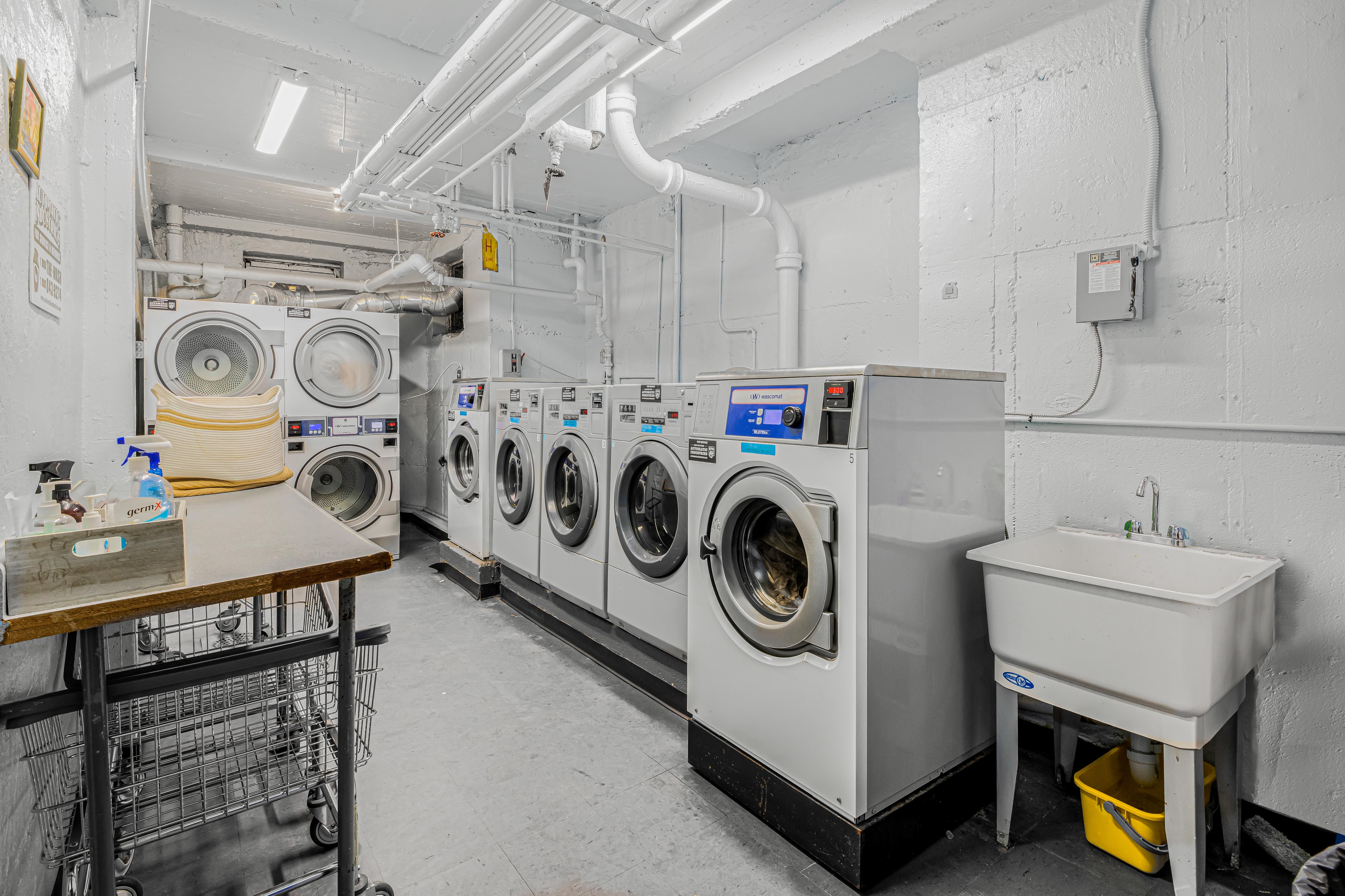 Sunnyside, New York, 11104, United States, 1 Bedroom Bedrooms, ,1 BathroomBathrooms,Residential,For Sale,1927880