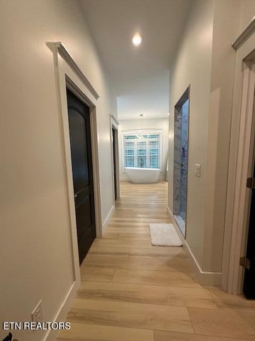 Middlesboro, Kentucky, 40965, United States, 5 Bedrooms Bedrooms, ,4 BathroomsBathrooms,Residential,For Sale,1915642