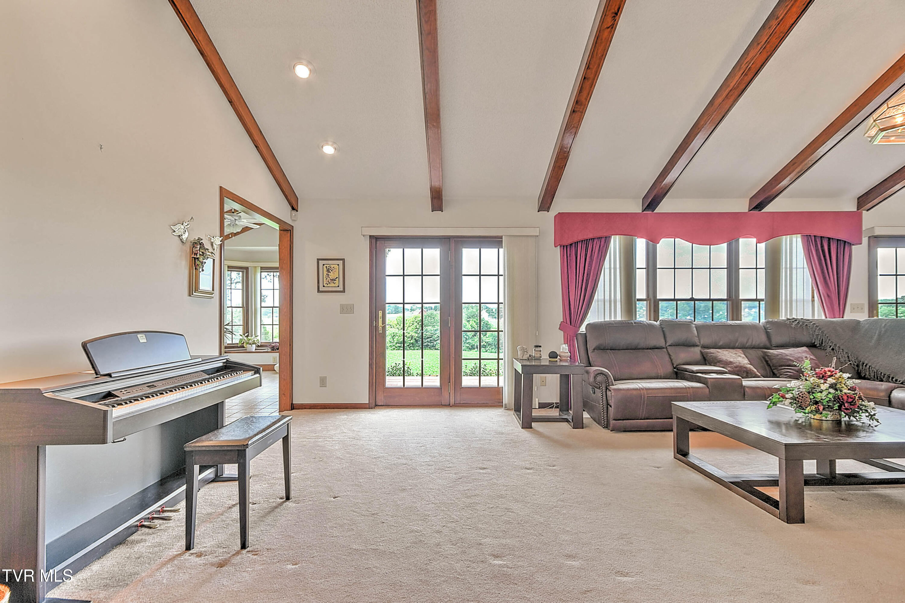 Greeneville, Tennessee, 37745, United States, 4 Bedrooms Bedrooms, ,4 BathroomsBathrooms,Residential,For Sale,1899304