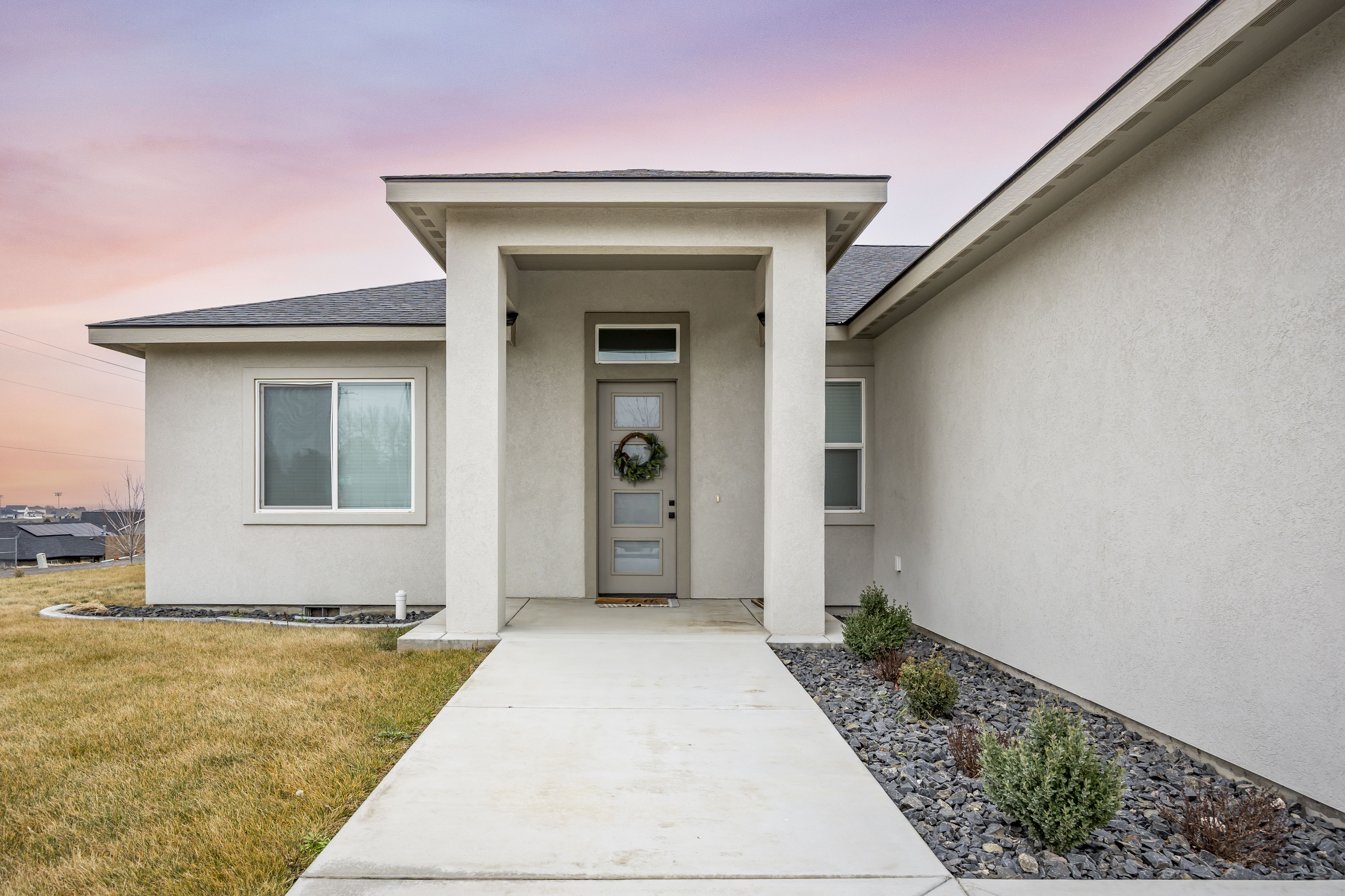 Kennewick, Washington, 99338, United States, 4 Bedrooms Bedrooms, ,3 BathroomsBathrooms,Residential,For Sale,2044303