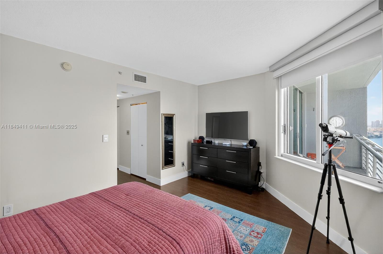 Miami, Florida, 33131, United States, 2 Bedrooms Bedrooms, ,2 BathroomsBathrooms,Residential,For Sale,1906062