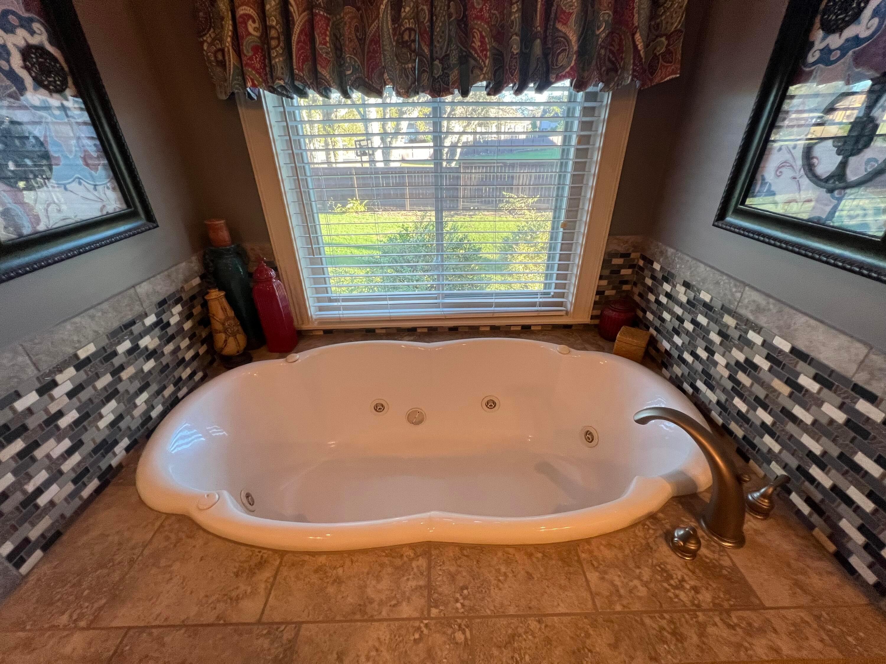 Tupelo, Mississippi, 38801, United States, 4 Bedrooms Bedrooms, ,6 BathroomsBathrooms,Residential,For Sale,1787715