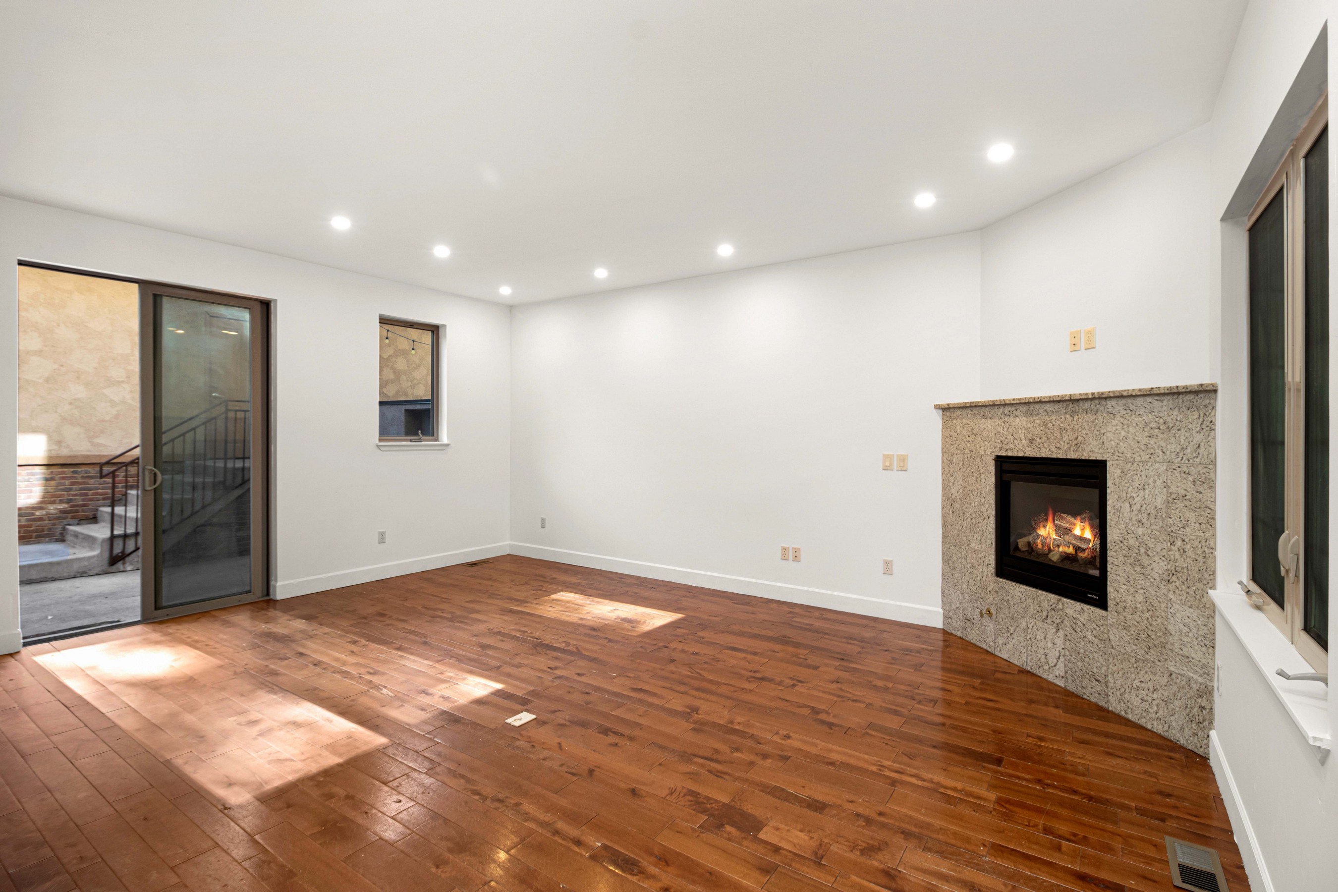  Exceptional Downtown Duplex Living - 物件實景