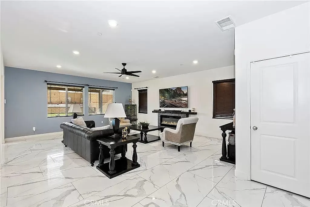 Victorville, California, 92392, United States, 5 Bedrooms Bedrooms, ,4 BathroomsBathrooms,Residential,For Sale,1984455