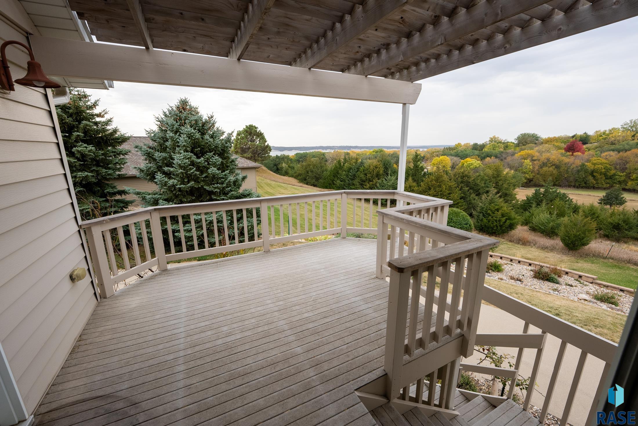 Yankton, South Dakota, 57078, United States, 6 Bedrooms Bedrooms, ,4 BathroomsBathrooms,Residential,For Sale,1975294