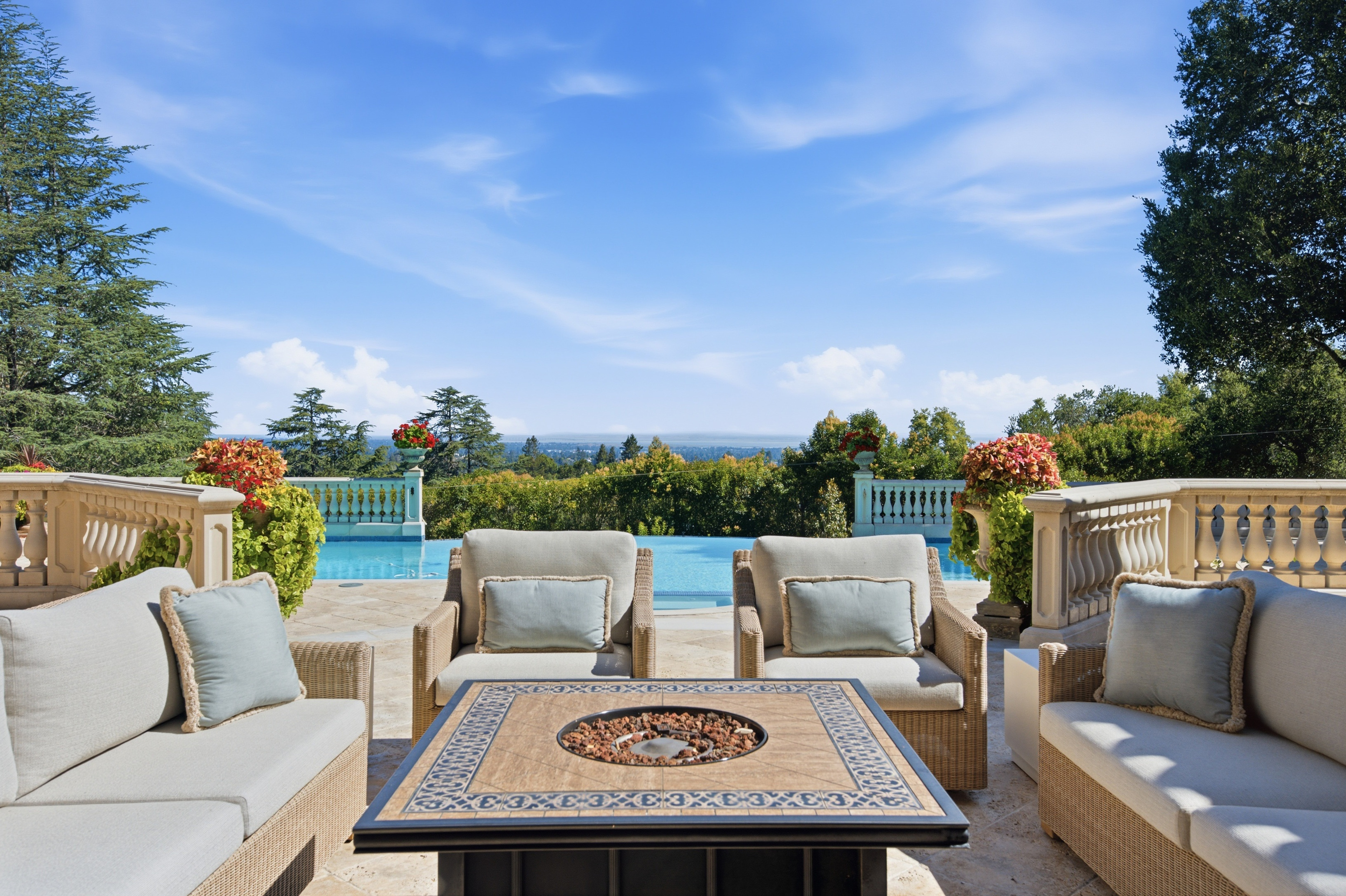  An Entertainer’s Estate with Exceptional Bay Views - 物件實景