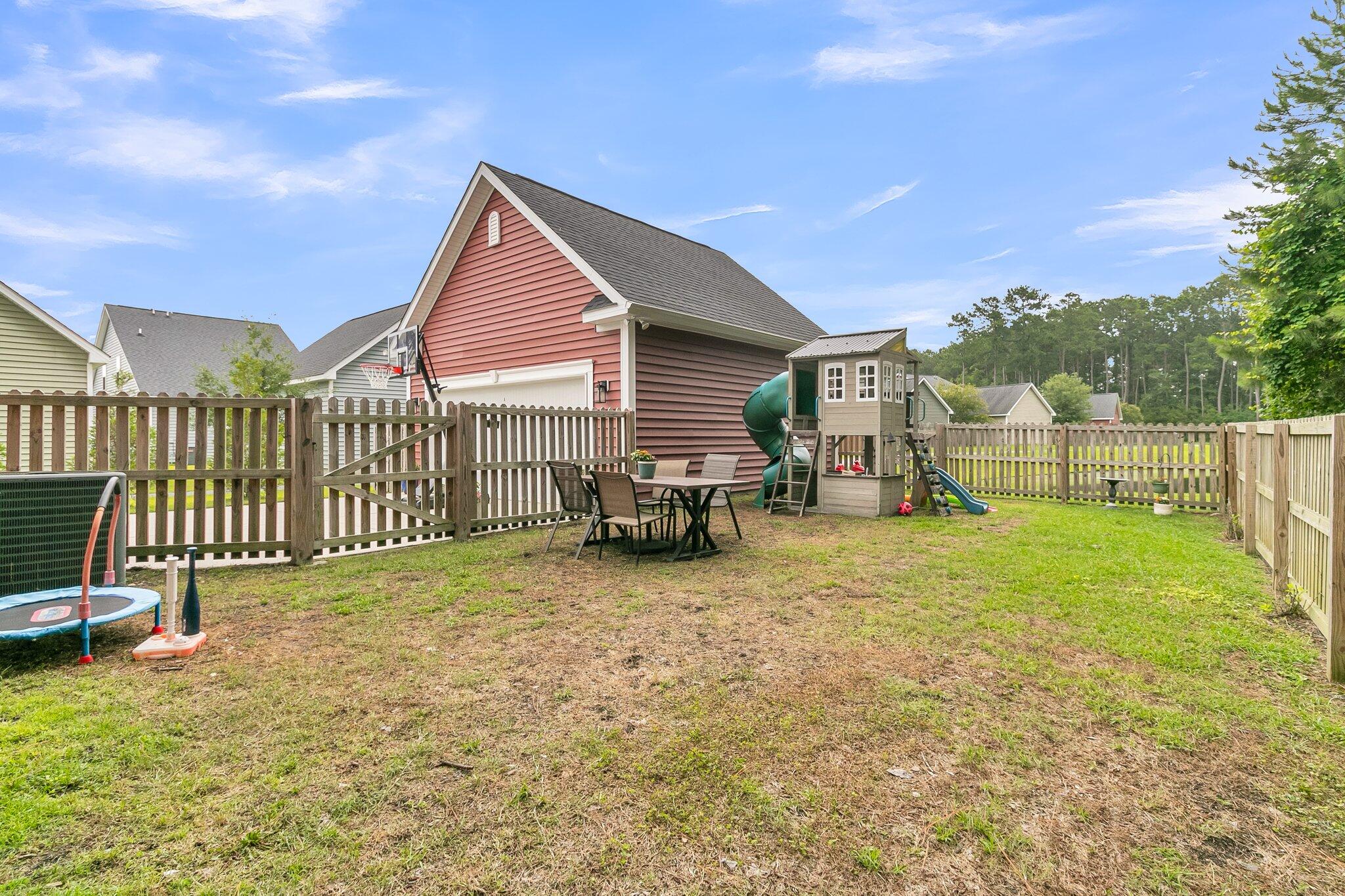 Charleston, South Carolina, 29414, United States, 4 Bedrooms Bedrooms, ,3 BathroomsBathrooms,Residential,For Sale,1979089