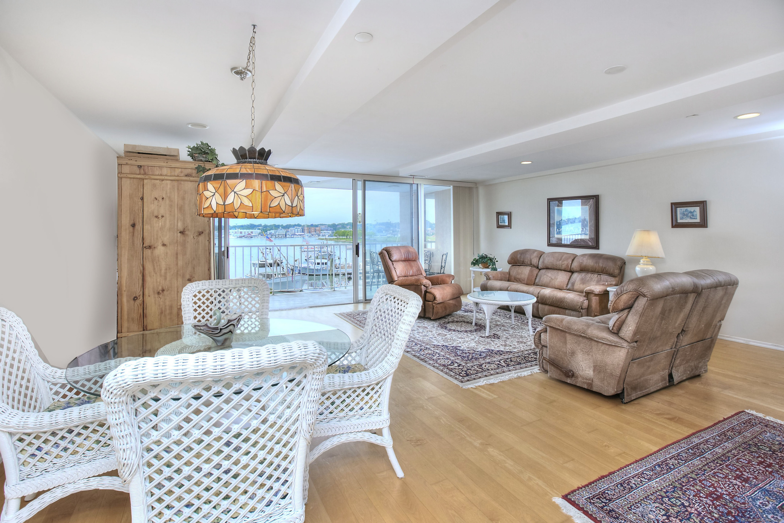 Norwalk, Connecticut, 06855, United States, 2 Bedrooms Bedrooms, ,2 BathroomsBathrooms,Residential,For Sale,1838207