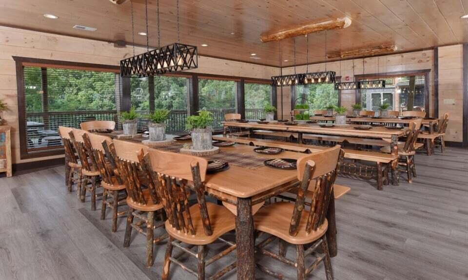 Sevierville, Tennessee, 37876, United States, 16 Bedrooms Bedrooms, ,17 BathroomsBathrooms,Residential,For Sale,1977076