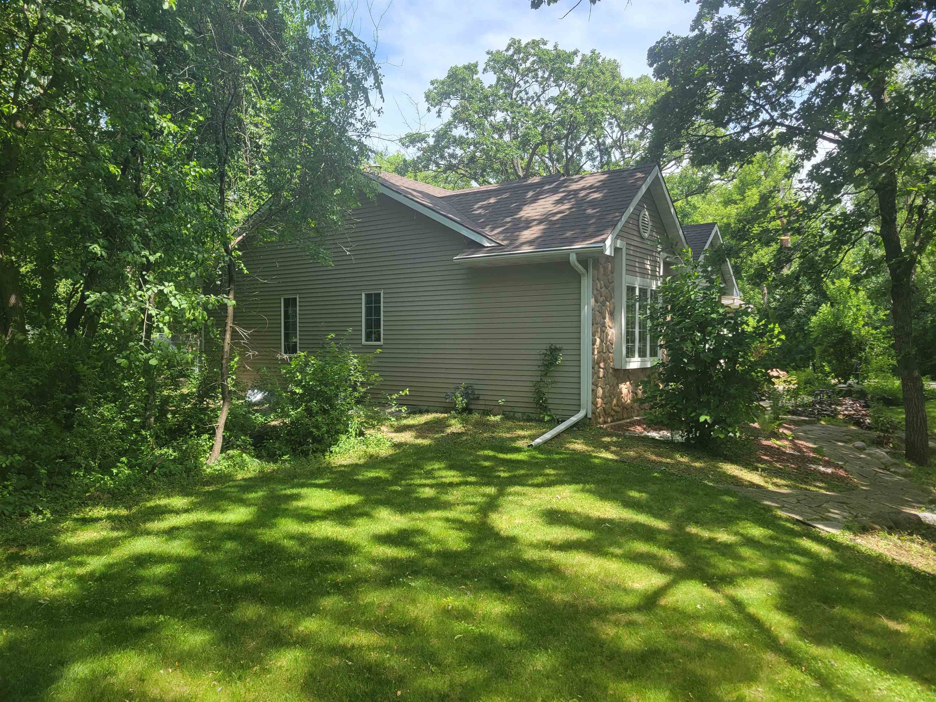Janesville, Wisconsin, 53546, United States, 4 Bedrooms Bedrooms, ,4 BathroomsBathrooms,Residential,For Sale,2026156