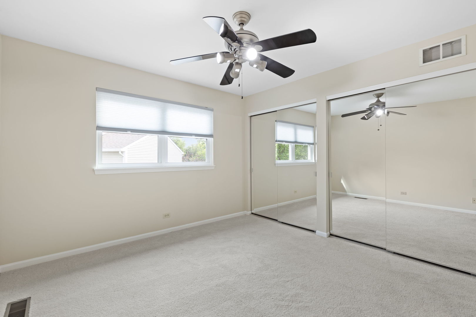 Gurnee, Illinois, 60031, United States, 5 Bedrooms Bedrooms, ,3 BathroomsBathrooms,Residential,For Sale,1940338