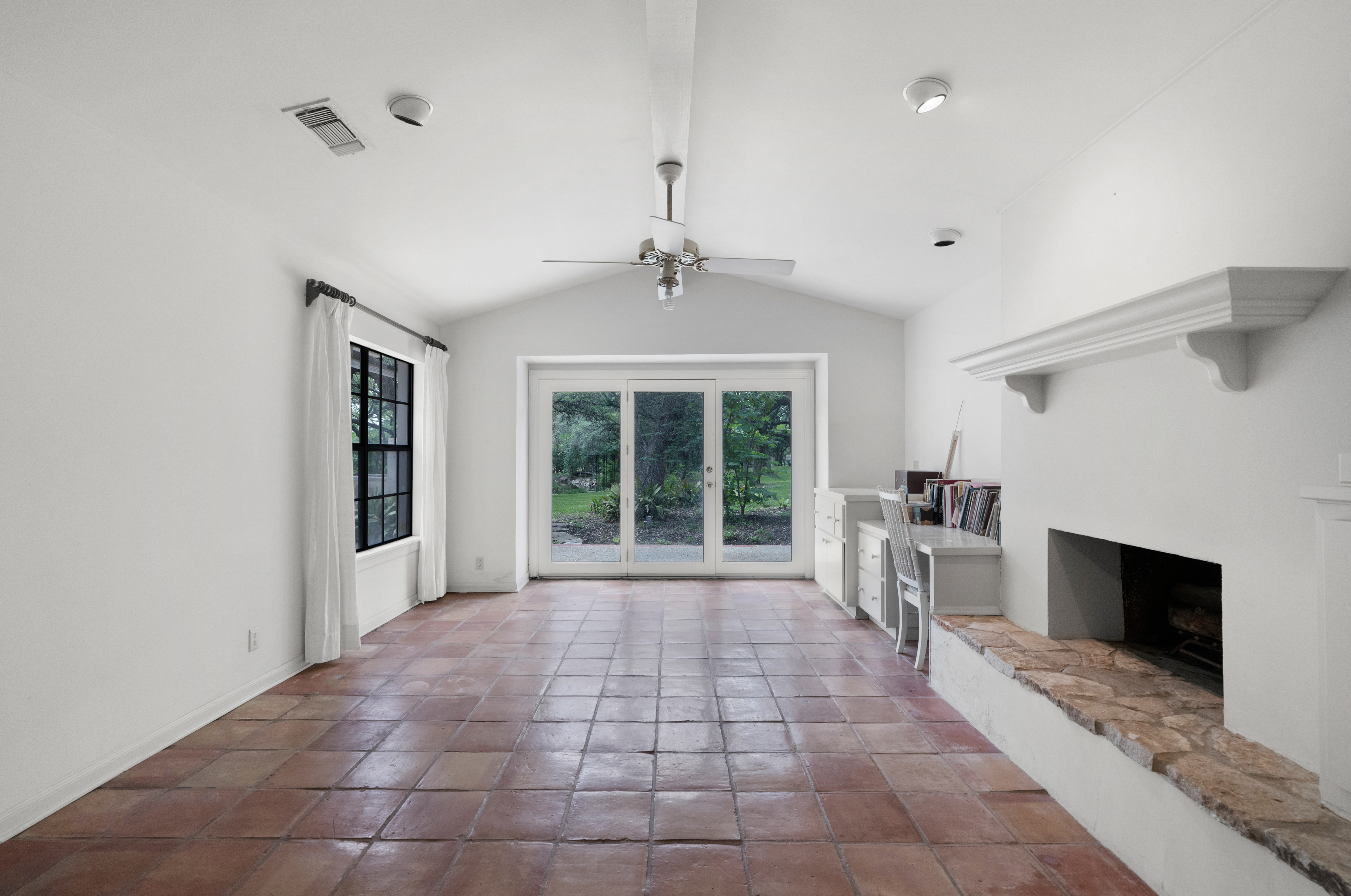  Timeless Estate in the Heart of Hill Country Village - 物件實景