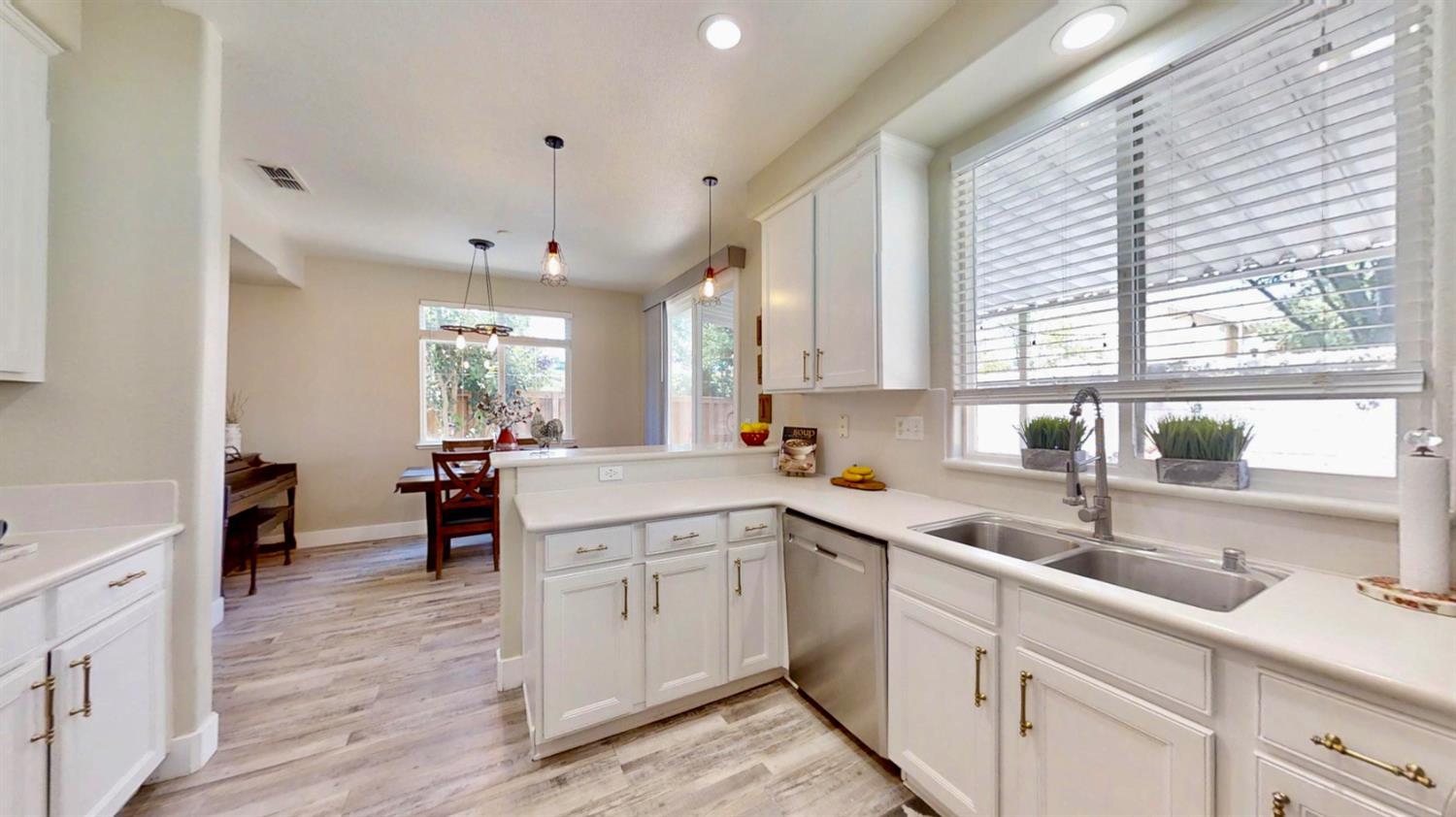 Sacramento, California, 95835, United States, 4 Bedrooms Bedrooms, ,3 BathroomsBathrooms,Residential,For Sale,1887993
