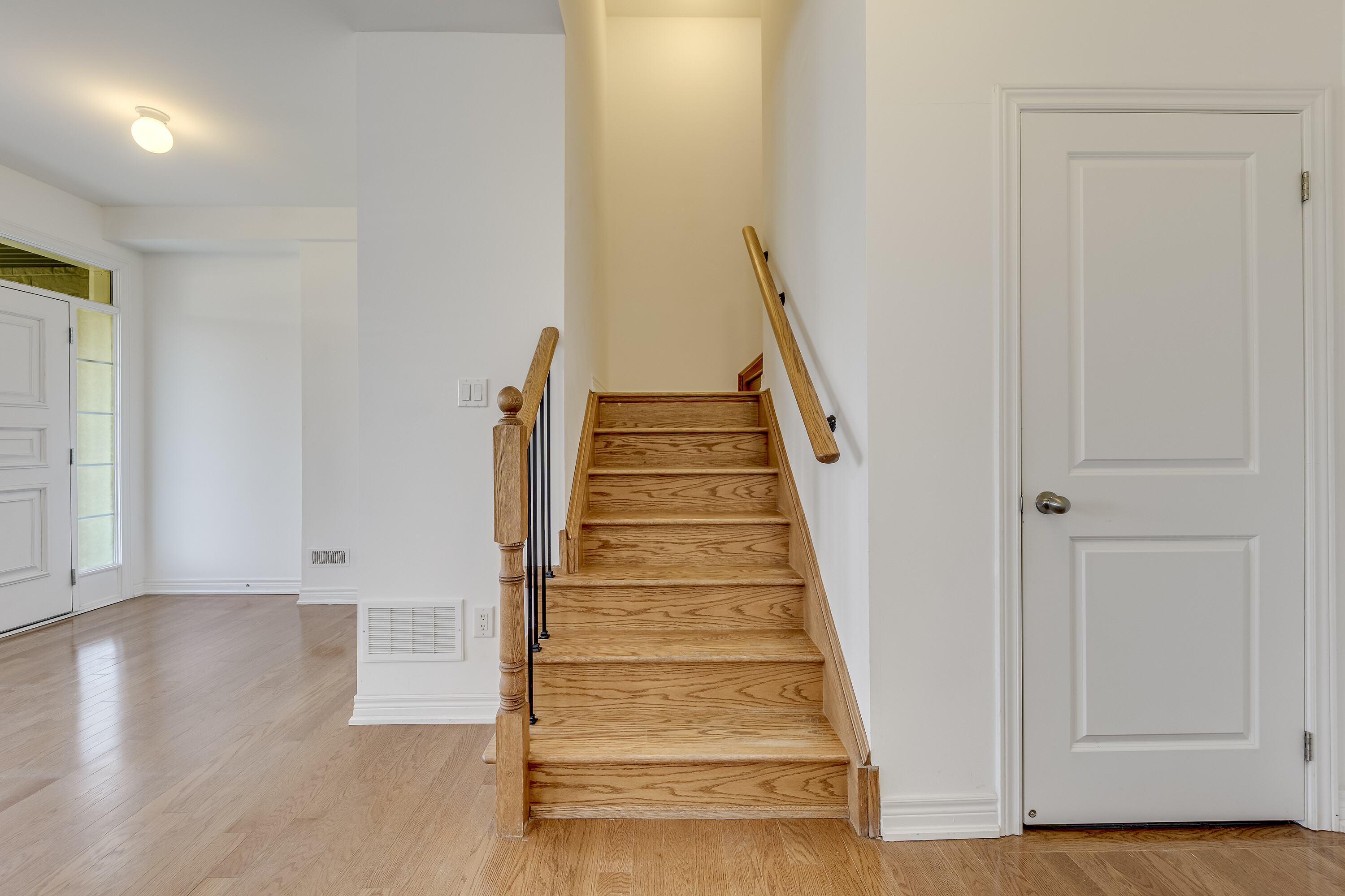  Modern 3-Storey Townhome - 物件實景