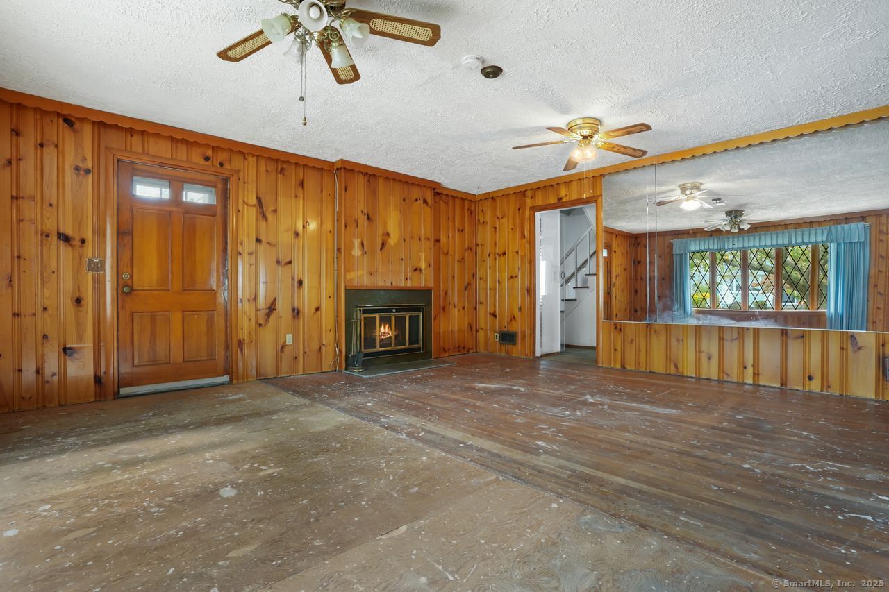 Stratford, Connecticut, 06615, United States, 3 Bedrooms Bedrooms, ,1 BathroomBathrooms,Residential,For Sale,1965569
