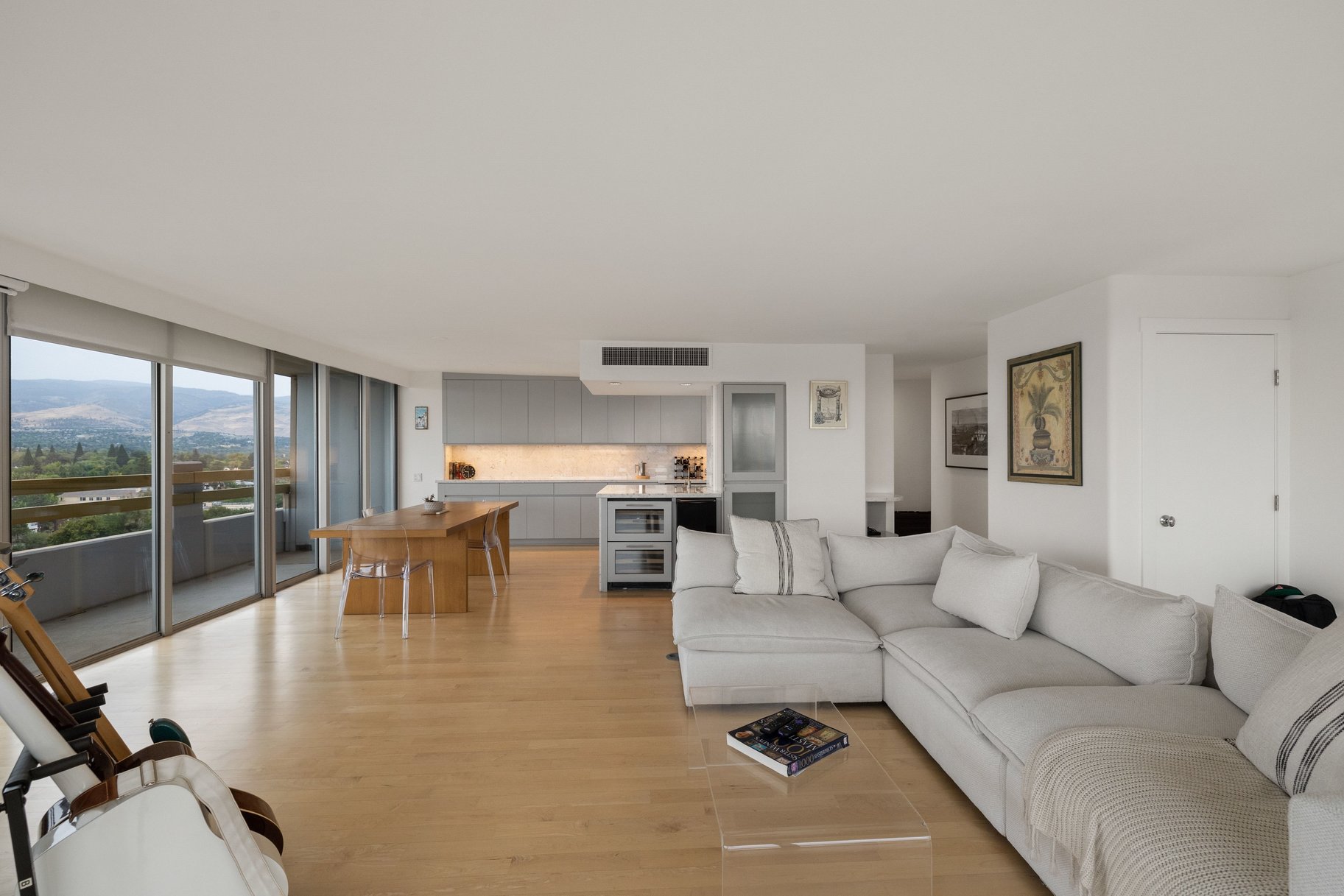  Chic Downtown Condo with Mountain & River Views - 物件實景