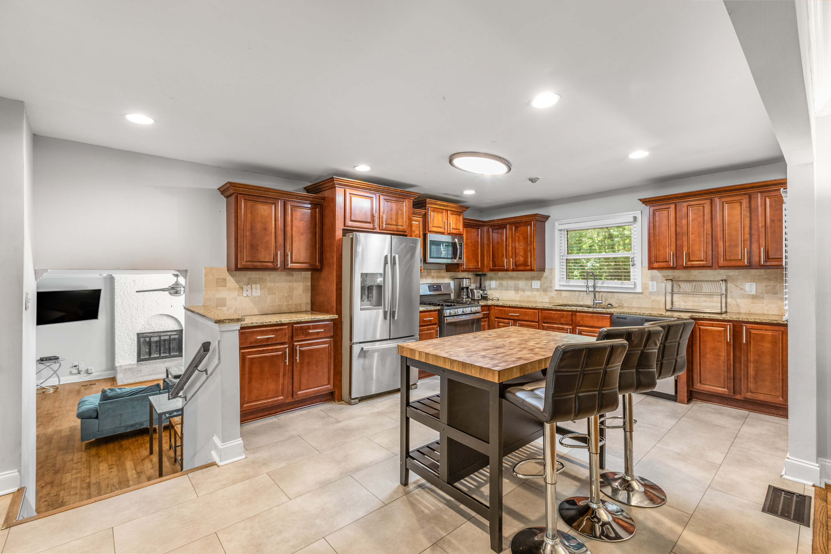 Beautifully Updated Four Bedroom Home on a Peaceful Cul-de-sac - 物件實景