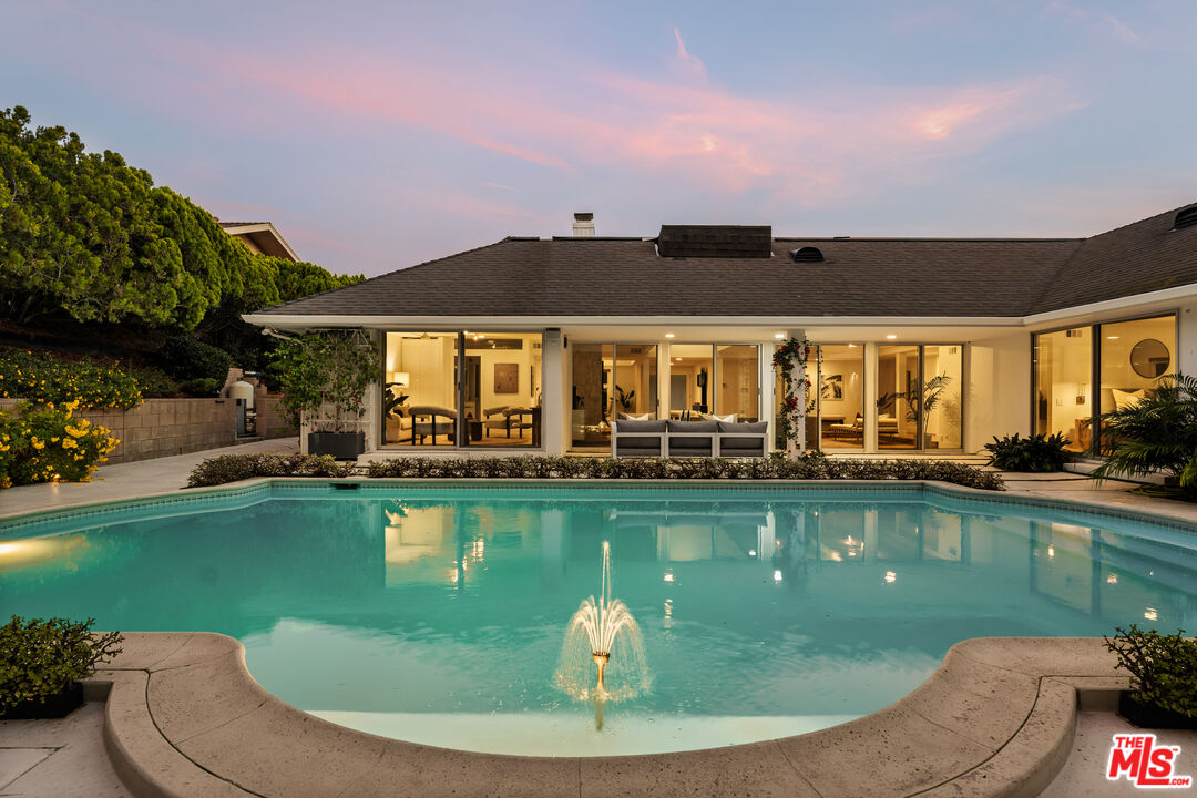 Los Angeles, California, 90027, United States, 4 Bedrooms Bedrooms, ,2 BathroomsBathrooms,Residential,For Sale,1989573