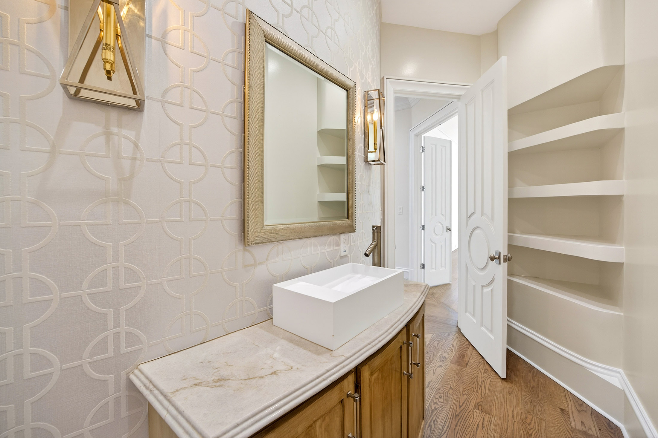  Exceptional Gated Estate with Resort-caliber Grounds - 物件實景