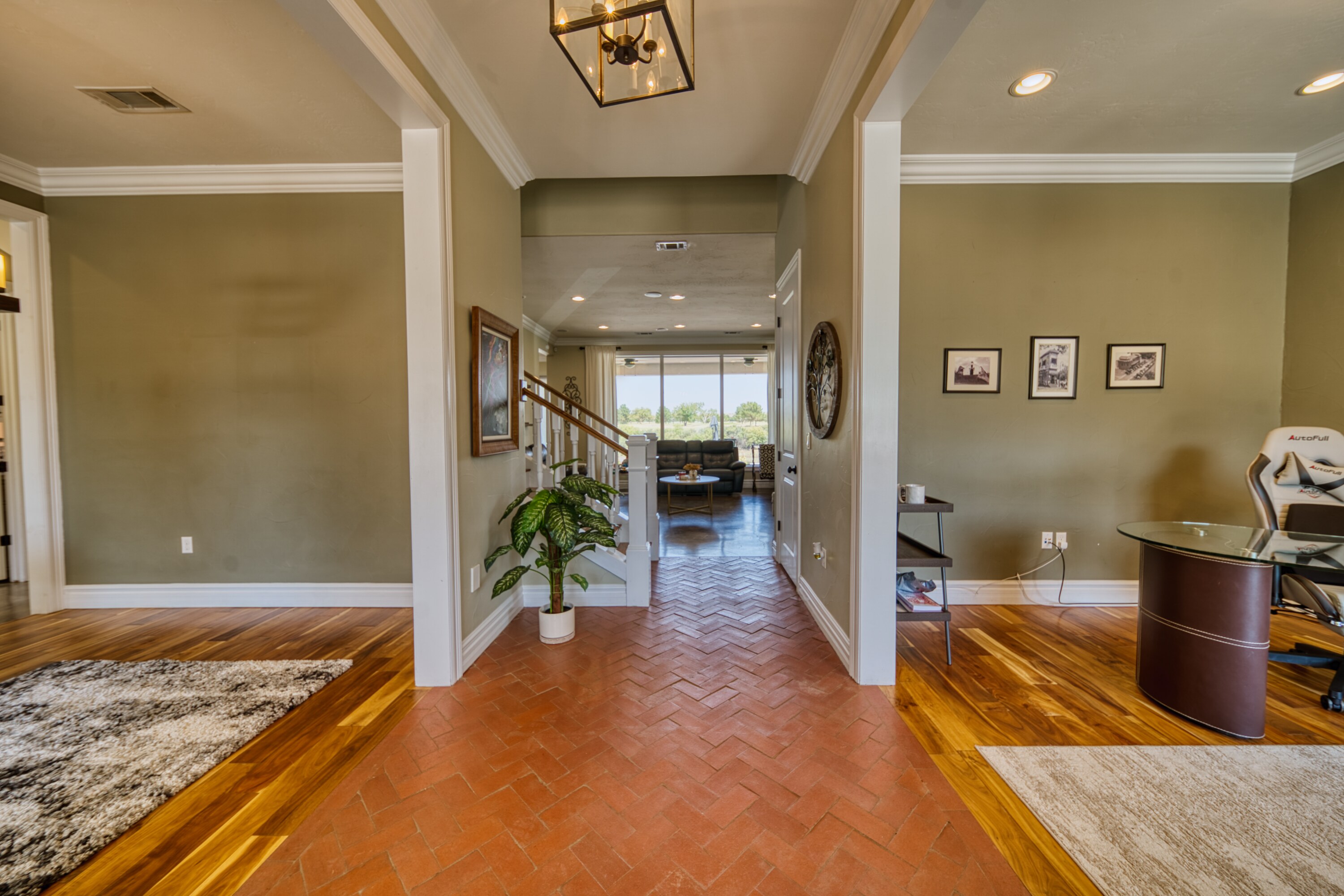 Carlsbad, New Mexico, 88220, United States, 5 Bedrooms Bedrooms, ,4 BathroomsBathrooms,Residential,For Sale,1974334