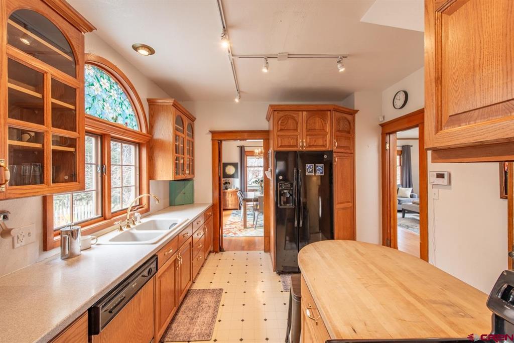 Montrose, Colorado, 81401, United States, 4 Bedrooms Bedrooms, ,2 BathroomsBathrooms,Residential,For Sale,1997737