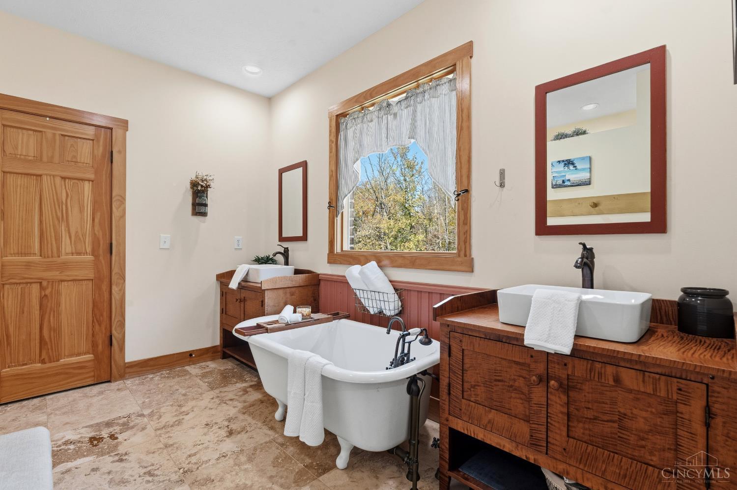 Wilmington, Ohio, 45177, United States, 6 Bedrooms Bedrooms, ,4 BathroomsBathrooms,Residential,For Sale,1989066