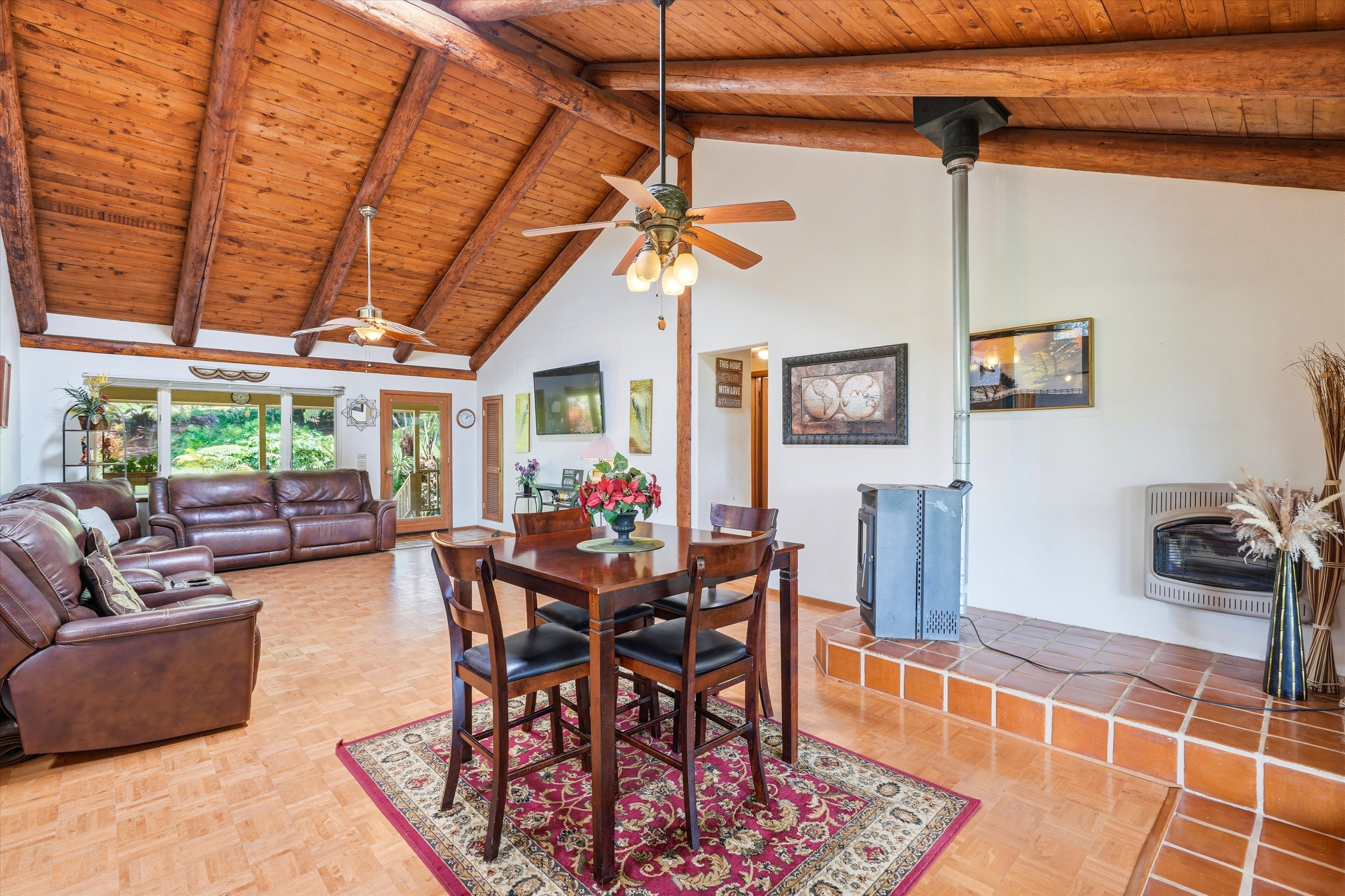  Single-level home on 2.5 fully fenced and gated acres - 物件實景