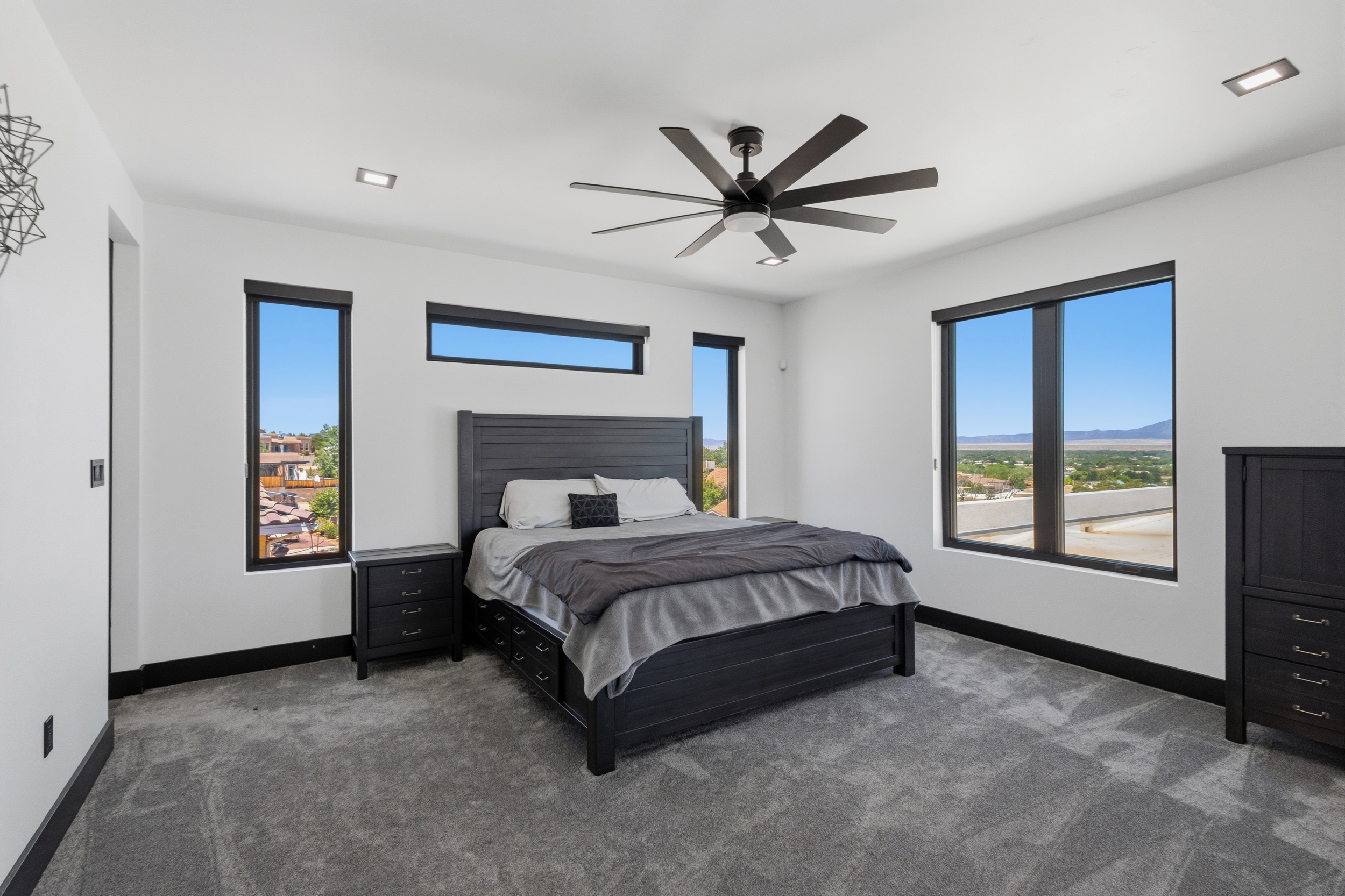 Los Lunas, New Mexico, 87031, United States, 3 Bedrooms Bedrooms, ,2 BathroomsBathrooms,Residential,For Sale,2048008