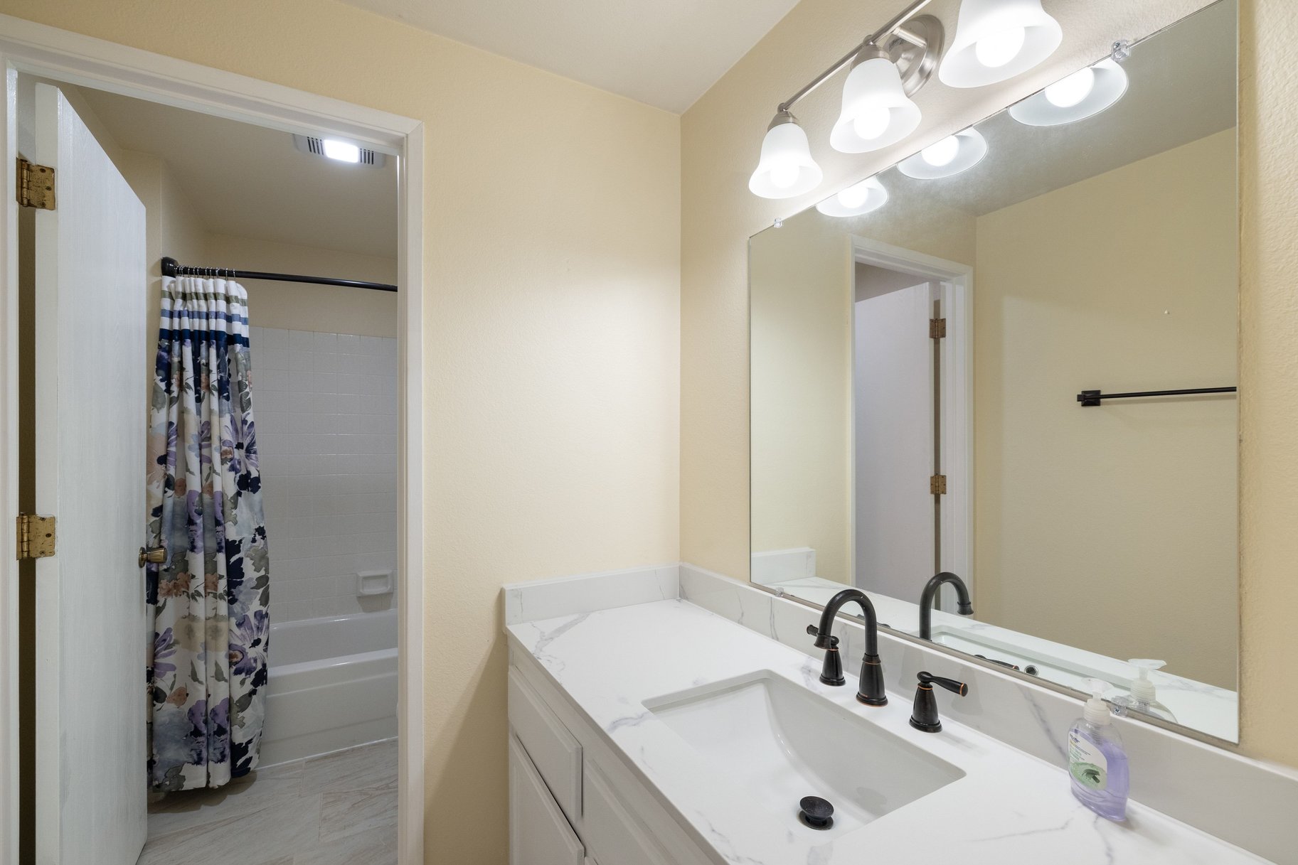  Move-in Ready. Great starter or investment home - 物件實景