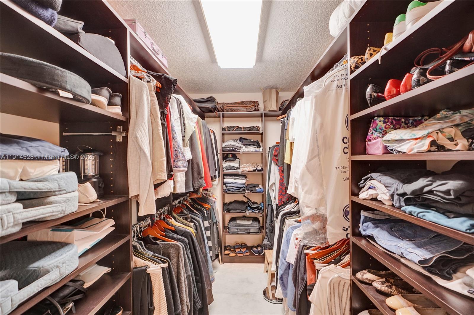 Aventura, Florida, 33180, United States, 2 Bedrooms Bedrooms, ,2 BathroomsBathrooms,Residential,For Sale,1994383