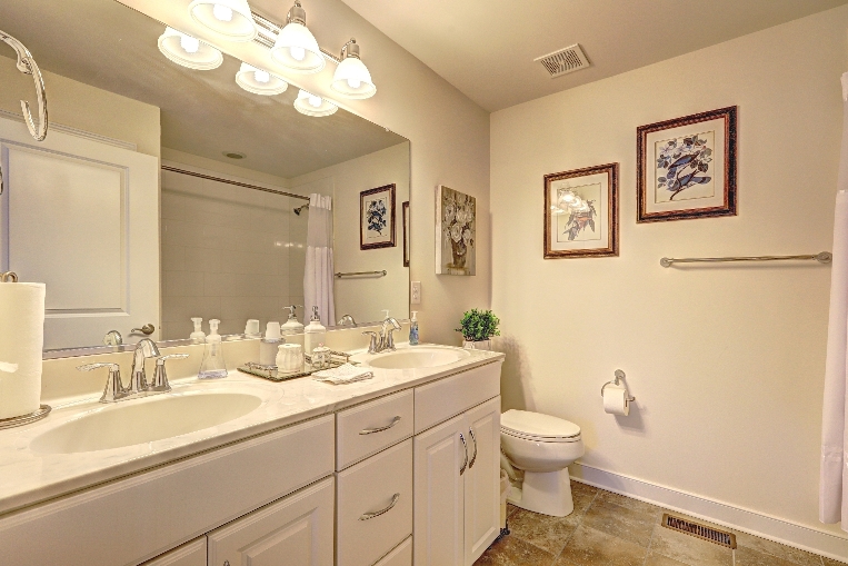 Williamsburg, Virginia, 23188, United States, 2 Bedrooms Bedrooms, ,4 BathroomsBathrooms,Residential,For Sale,1976349