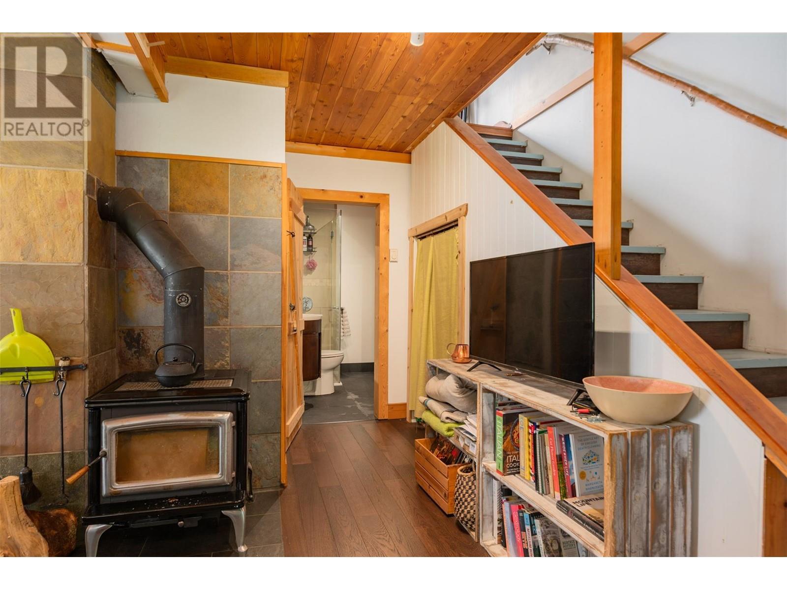 WINLAW, British Columbia, V0G 2J0, CA, 2 Bedrooms Bedrooms, ,1 BathroomBathrooms,Residential,For Sale,1913701