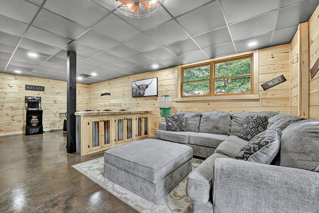 Ellijay, Georgia, 30540, United States, 3 Bedrooms Bedrooms, ,3 BathroomsBathrooms,Residential,For Sale,1916949