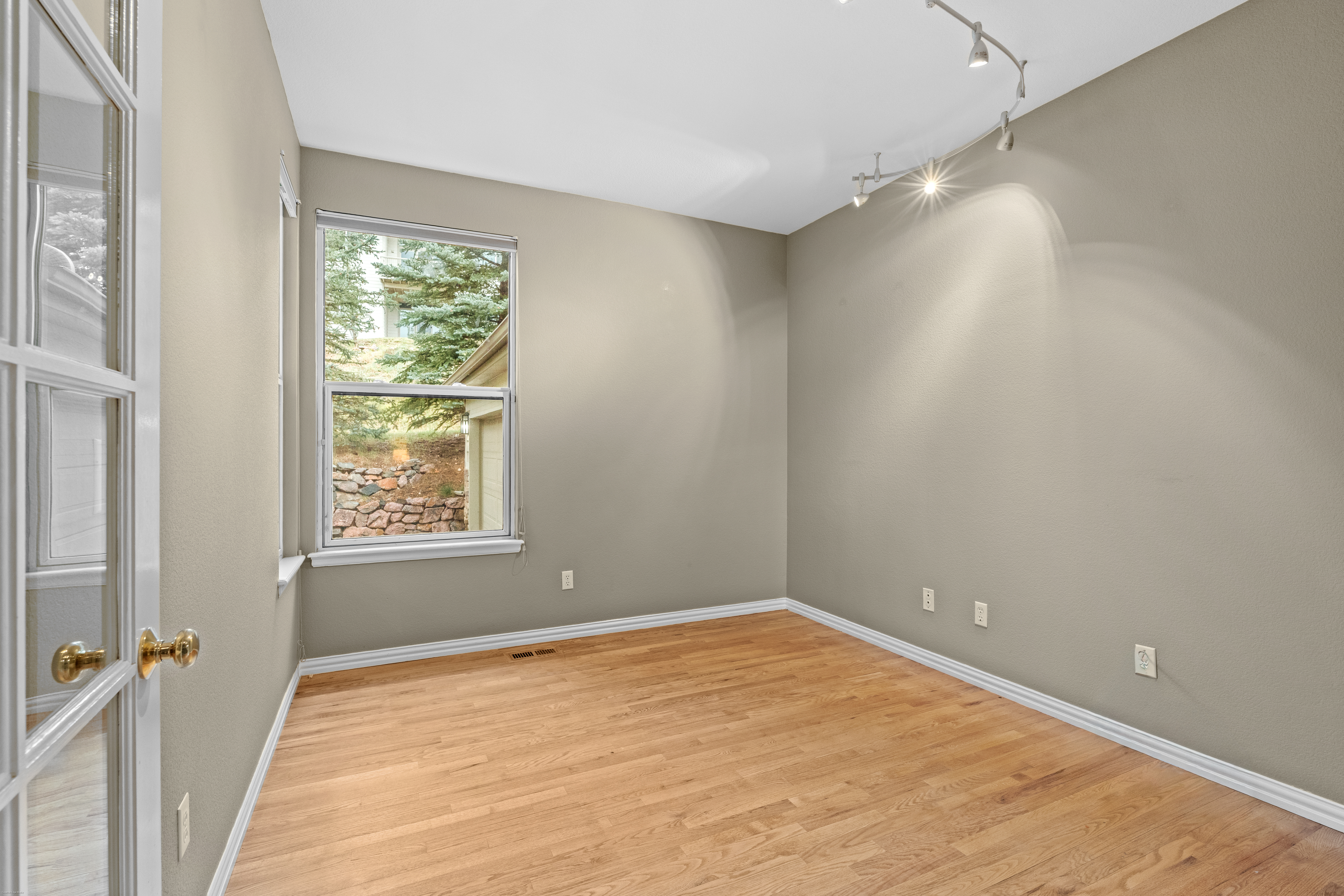  Evergreen Light-Filled Retreat Near Lake Golf Trails & South Deck - 物件實景