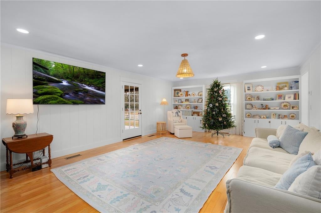 Calhoun, Georgia, 30701, United States, 4 Bedrooms Bedrooms, ,4 BathroomsBathrooms,Residential,For Sale,2005129