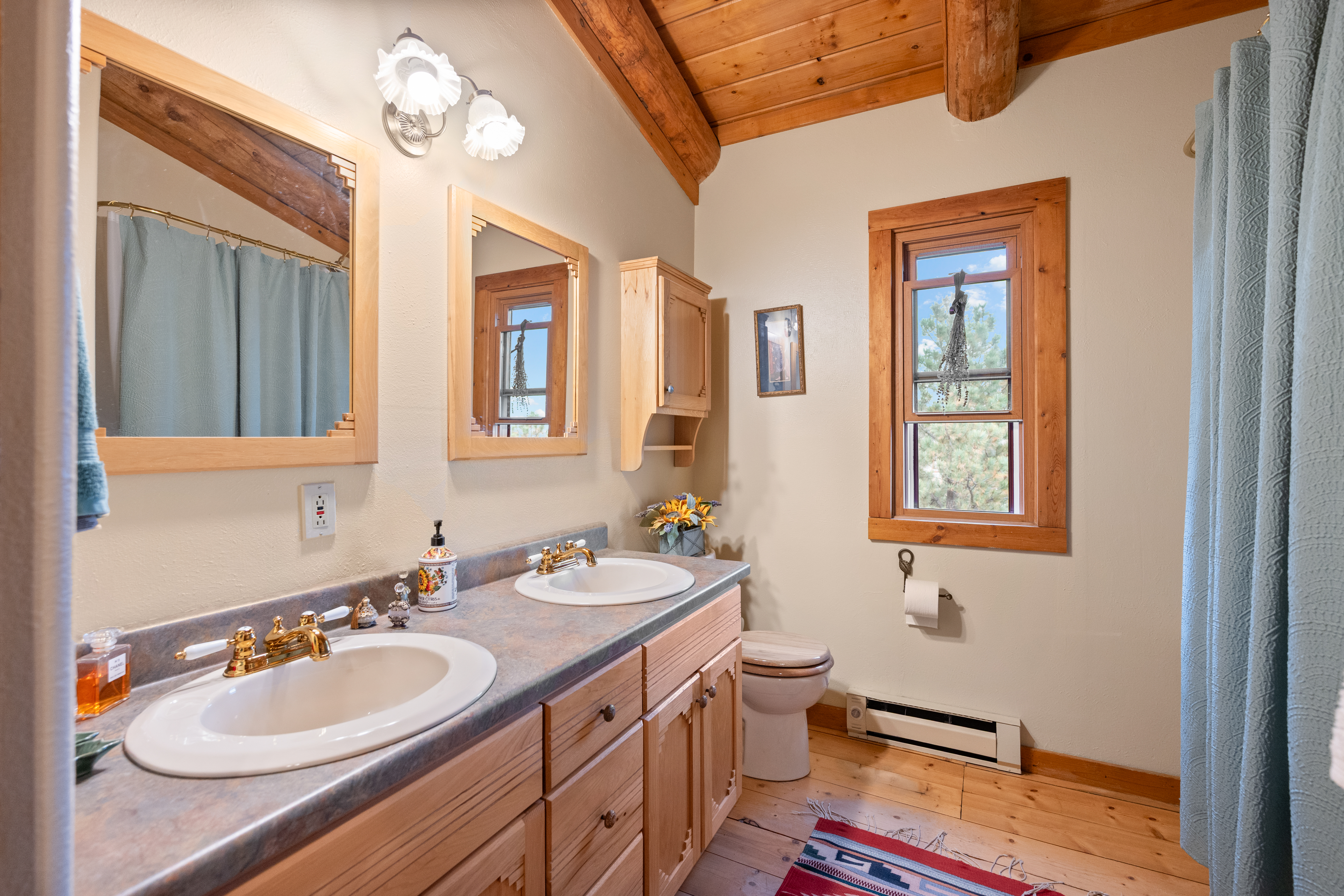  Chatfield Reservoir Log Home on Horse-Friendly 5 Acres with Wrap-Around Decks - 物件實景
