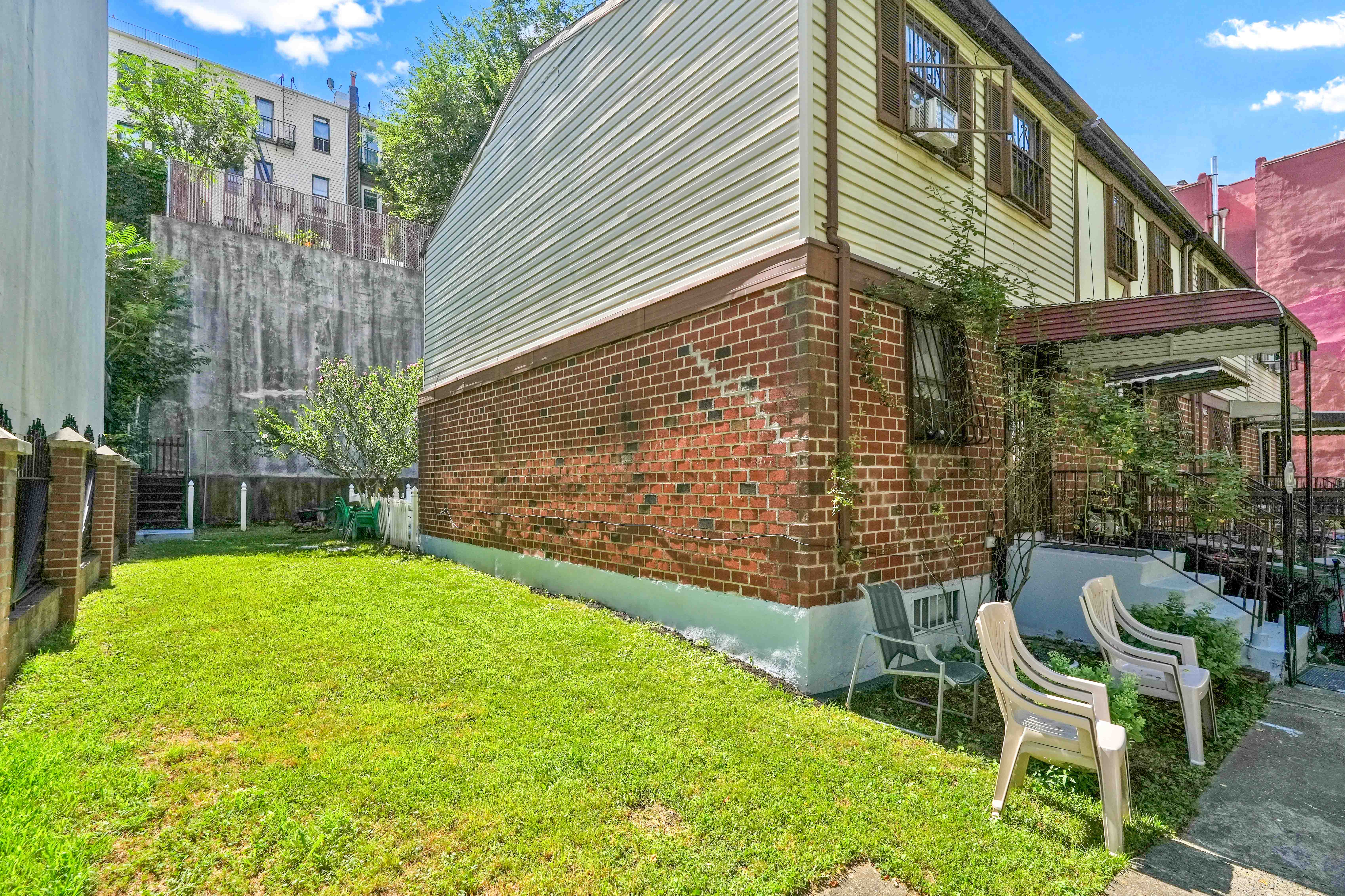 Bronx, New York, 10455, United States, 3 Bedrooms Bedrooms, ,2 BathroomsBathrooms,Residential,For Sale,1931439