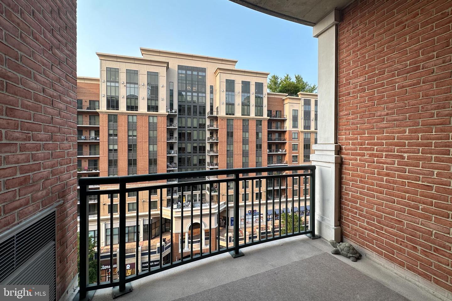 Annapolis, Maryland, 21401, United States, 2 Bedrooms Bedrooms, ,2 BathroomsBathrooms,Residential,For Sale,1848814