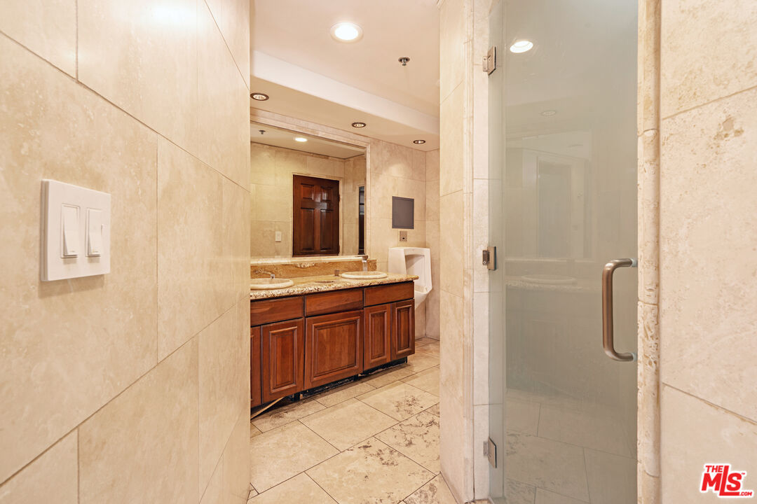 Los Angeles, California, 90024, United States, 2 Bedrooms Bedrooms, ,1 BathroomBathrooms,Residential,For Sale,1948814