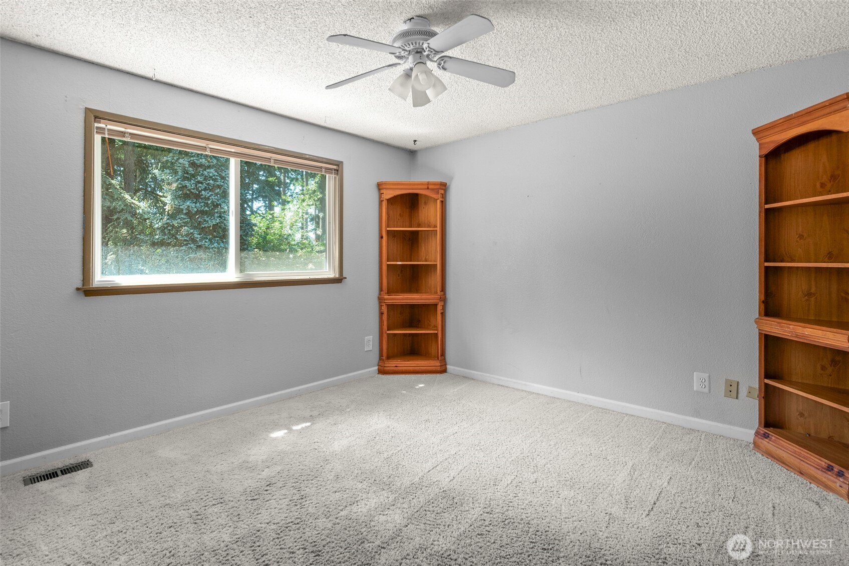 Oak Harbor, Washington, 98277, United States, 4 Bedrooms Bedrooms, ,3 BathroomsBathrooms,Residential,For Sale,1901658