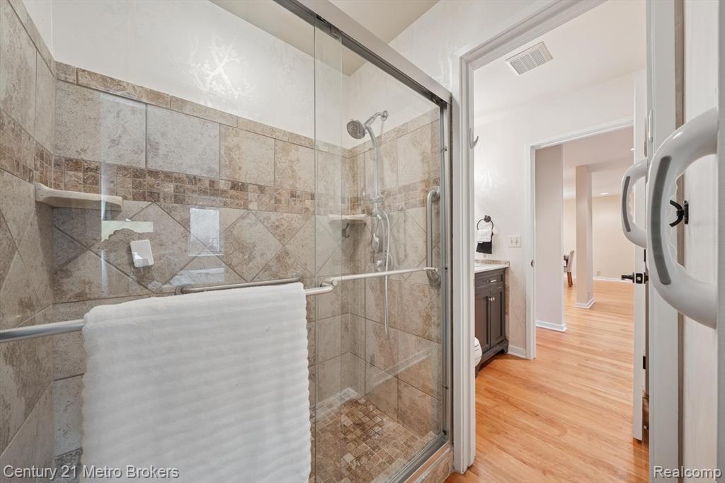 Grand Blanc, Michigan, 48439, United States, 3 Bedrooms Bedrooms, ,5 BathroomsBathrooms,Residential,For Sale,1986103