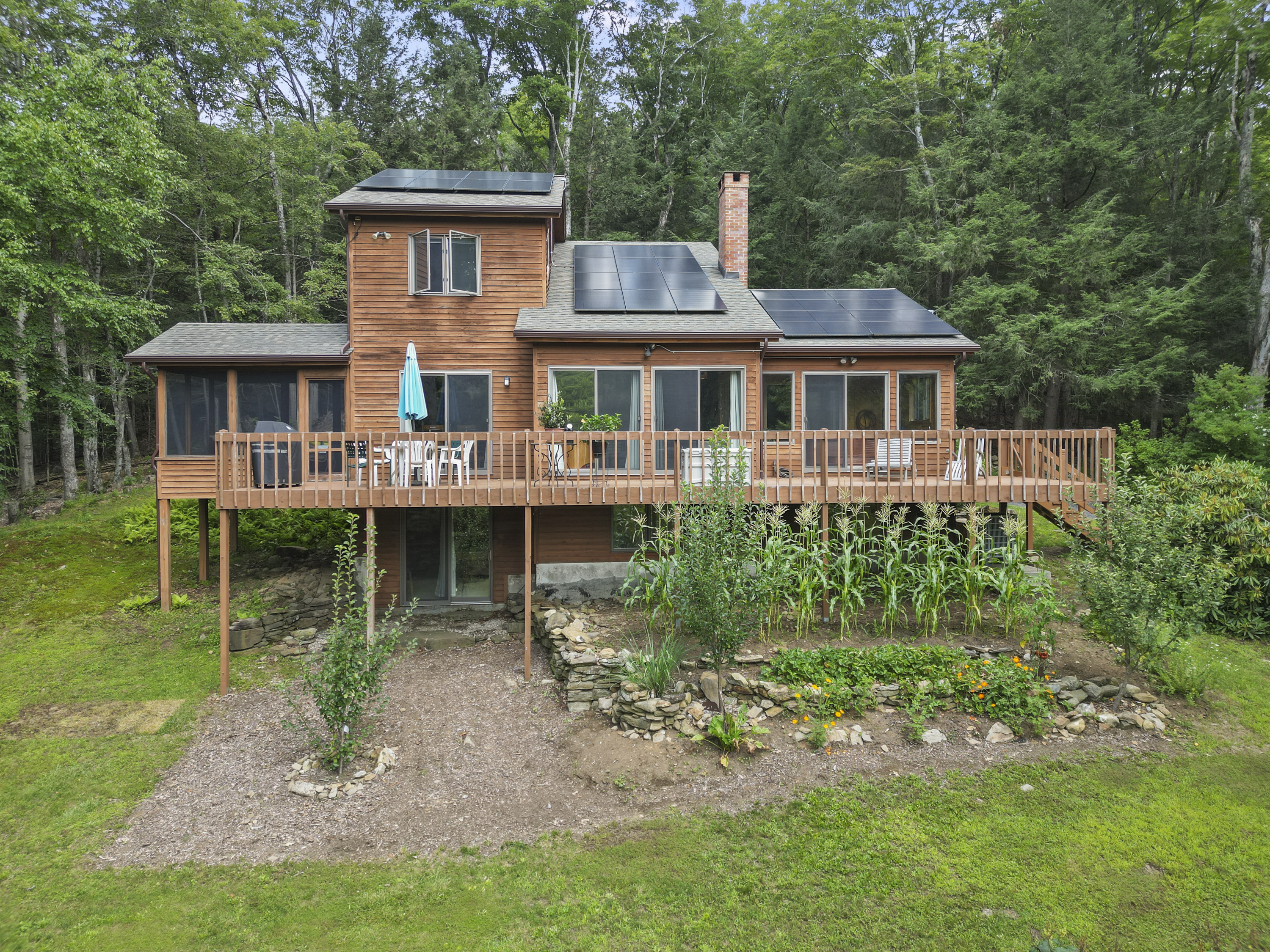  BUCOLIC COUNTRY SANCTUARY WITH MAJESTIC STONE FIREPLACE & DISTANT VIEWS - 物件實景
