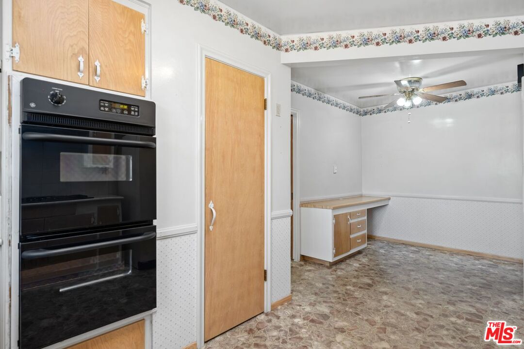 Los Angeles, California, 90056, United States, 2 Bedrooms Bedrooms, ,3 BathroomsBathrooms,Residential,For Sale,2001652