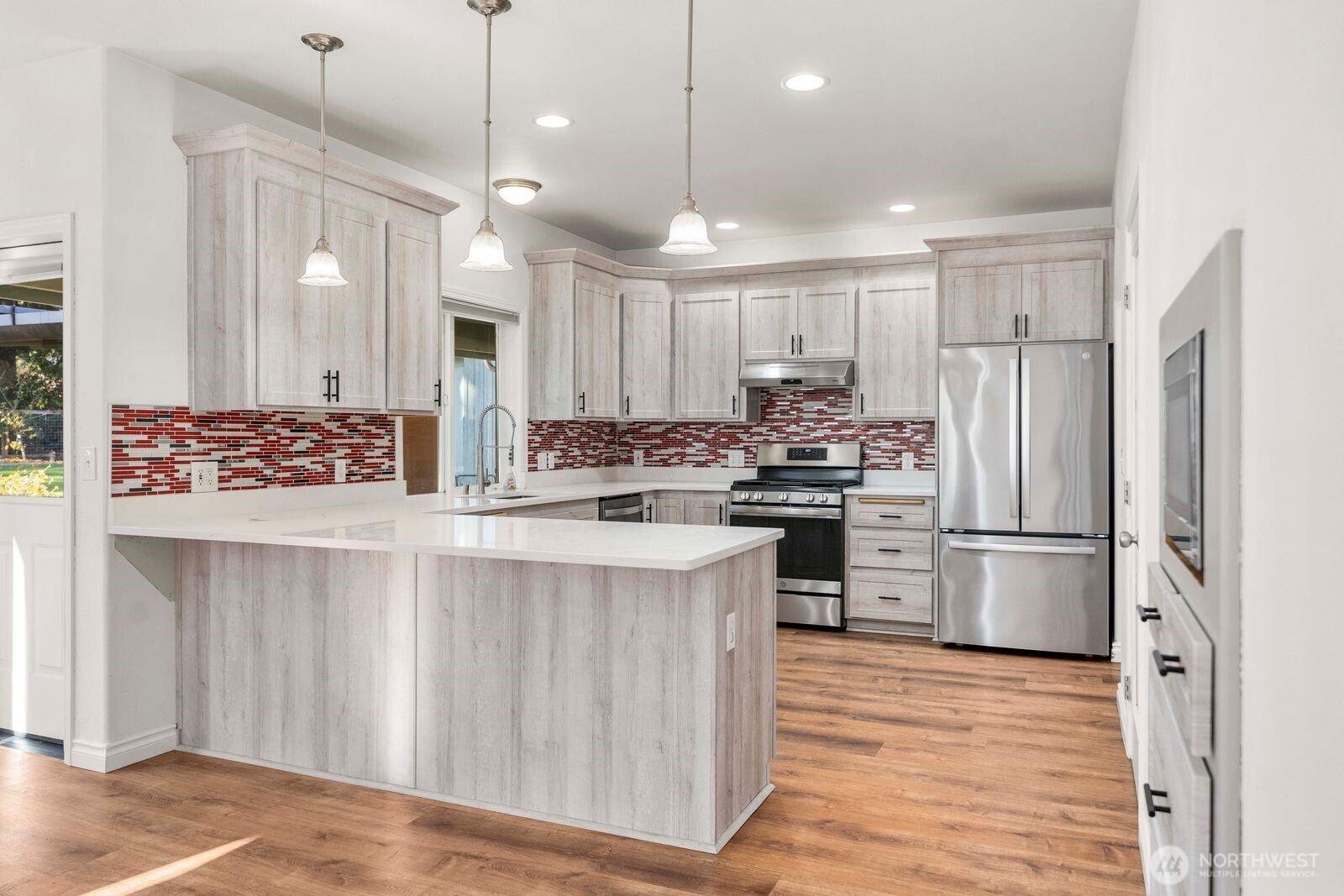 EATONVILLE, Washington, 98328, United States, 4 Bedrooms Bedrooms, ,3 BathroomsBathrooms,Residential,For Sale,1997124