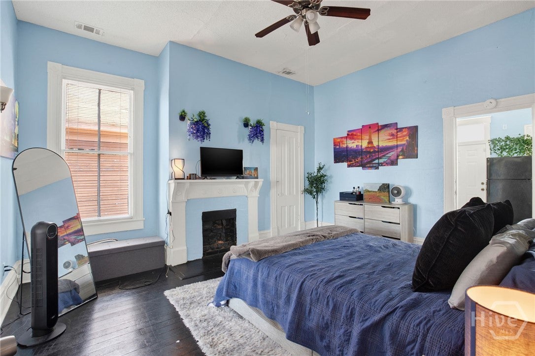 Savannah, Georgia, 31401, United States, 2 Bedrooms Bedrooms, ,3 BathroomsBathrooms,Residential,For Sale,2031134