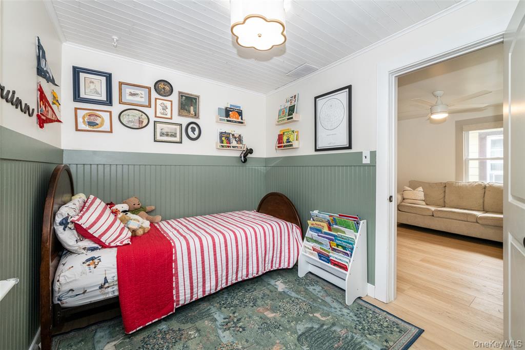 Bronx, New York, 10464, United States, 2 Bedrooms Bedrooms, ,1 BathroomBathrooms,Residential,For Sale,1975027