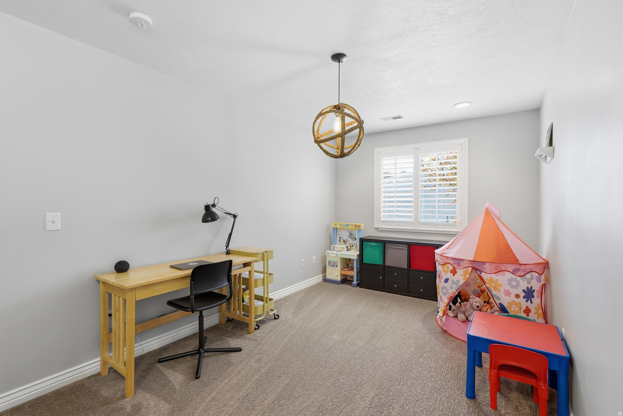 Sandy, Utah, 84092, United States, 4 Bedrooms Bedrooms, ,3 BathroomsBathrooms,Residential,For Sale,1992132