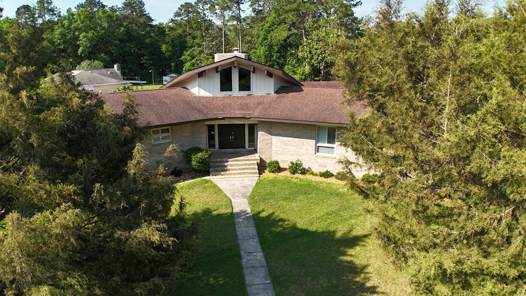 3001 Foxridge, Dothan, Alabama, 36303, United States, 3 Bedrooms Bedrooms, ,4 BathroomsBathrooms,Residential,For Sale,3001 Foxridge,1473328
