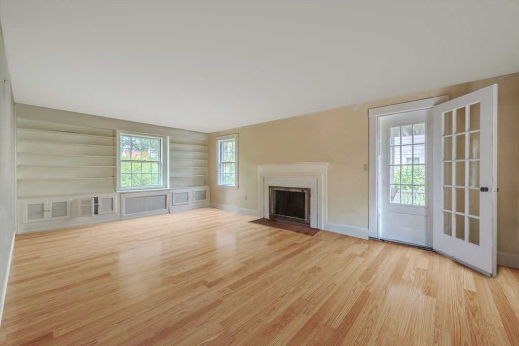Newton, Massachusetts, 02461, United States, 3 Bedrooms Bedrooms, ,2 BathroomsBathrooms,Residential,For Sale,1934671